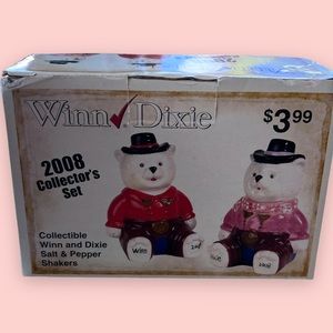 Winn Dixie 2008 Collectible Winn and Dixie Salt & Pepper Shakers. New in box.